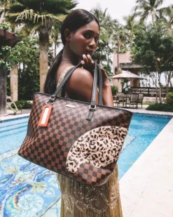 A.i.3 THE LEGACY TOTE><noscript><img width=