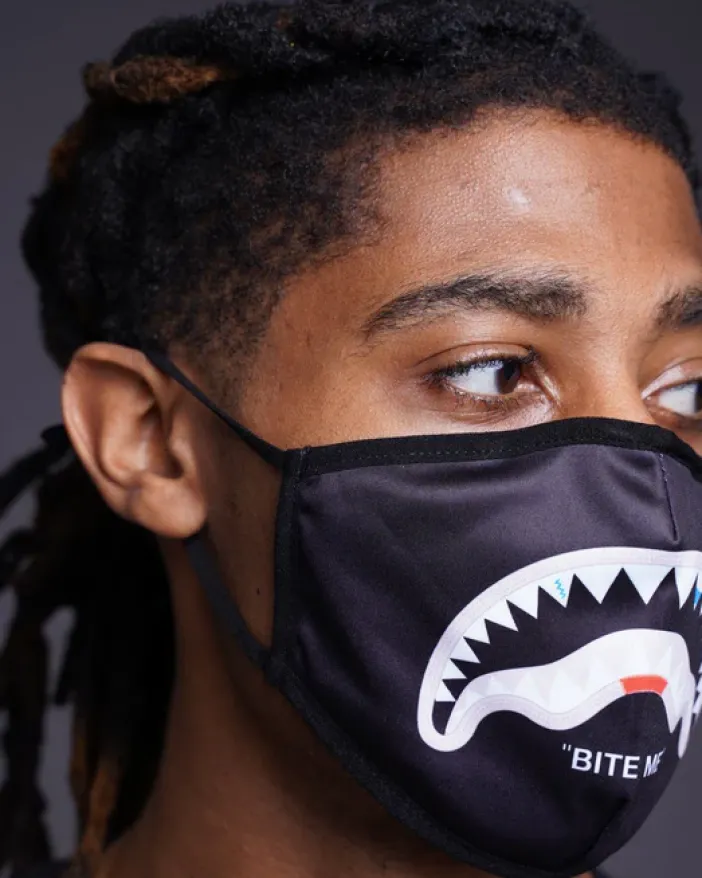 BITE ME SHARK (BLK) POLYESTER FACE MASK>SPRAYGROUND