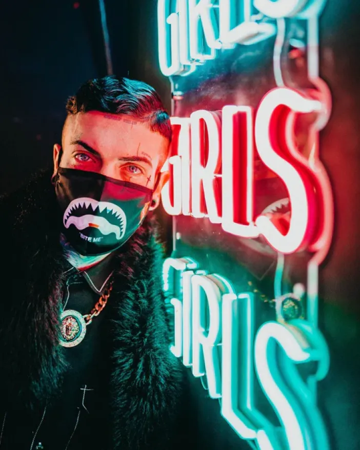 BITE ME SHARK (BLK) POLYESTER FACE MASK>SPRAYGROUND