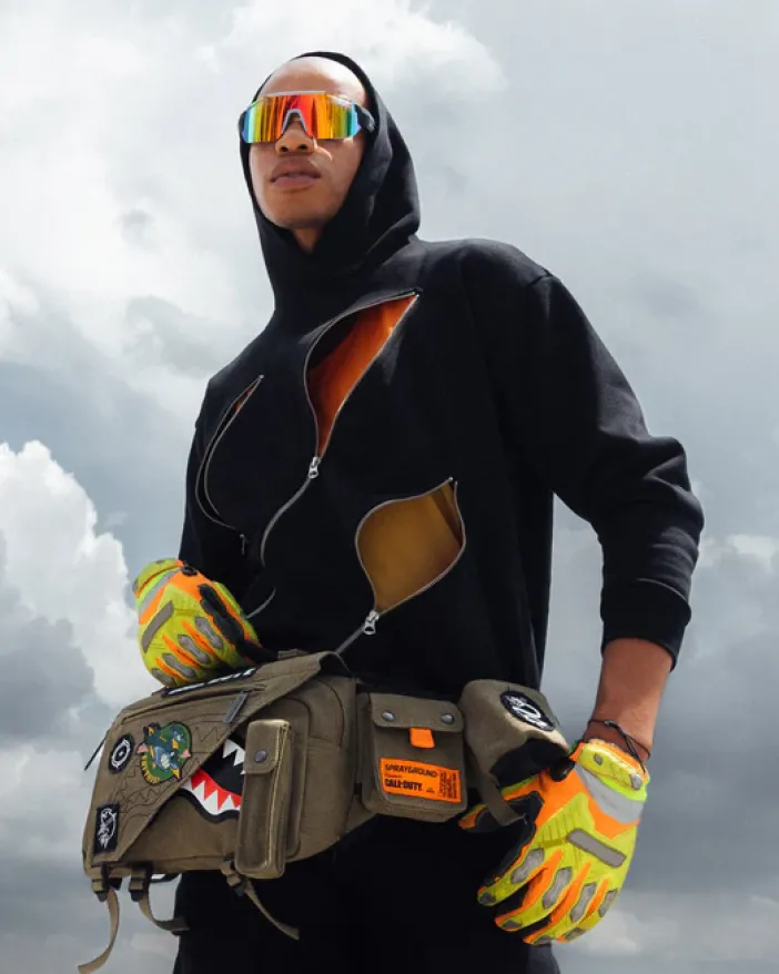CALL OF DUTY NEVER BACK DOWN CROSSBODY>SPRAYGROUND New