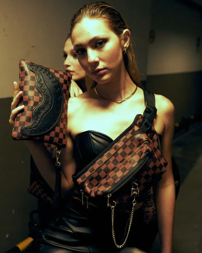 HENNY LOCK SHARKS IN PARIS CROSSOVER CLUTCH>SPRAYGROUND