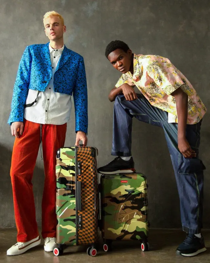JUNGLE PARIS 29.5u201d FULL-SIZE SHARKITECTURE LUGGAGE>SPRAYGROUND