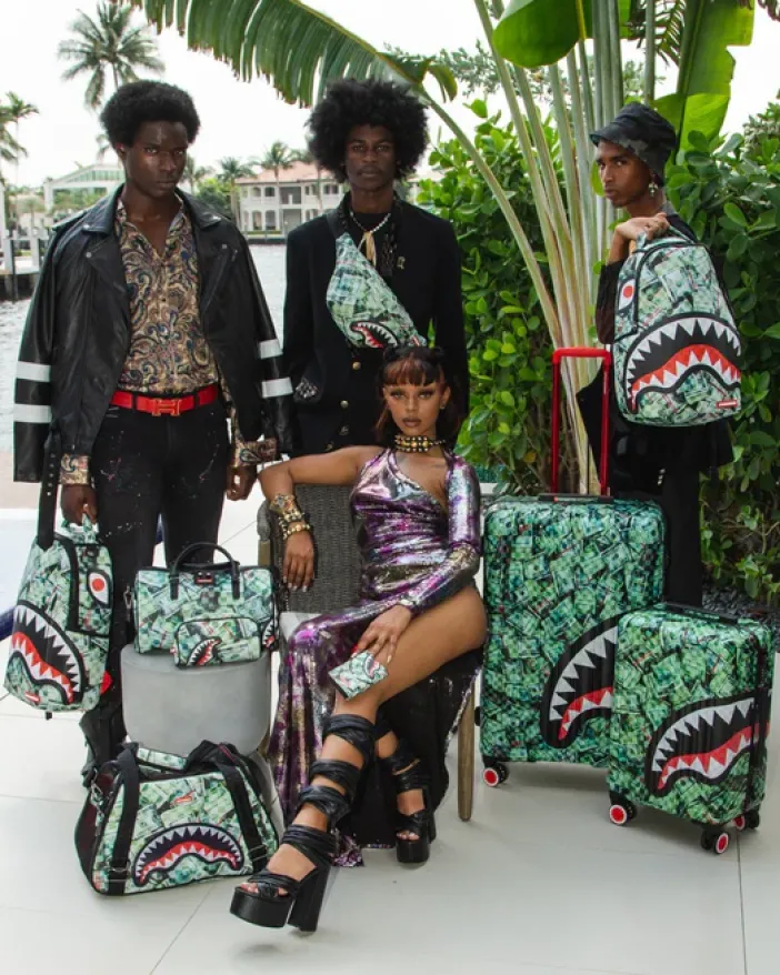 MAMA I MADE IT SHARKITECTURE HARDSHELL FULL-SIZE LUGGAGE>SPRAYGROUND New