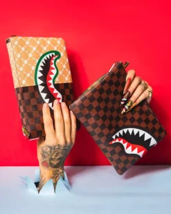 PARIS VS FLORENCE CROSSOVER CLUTCH><noscript><img width=