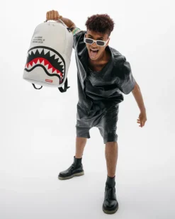 SHARK CENTRAL (WHT) BACKPACK (DLXV)><noscript><img width=