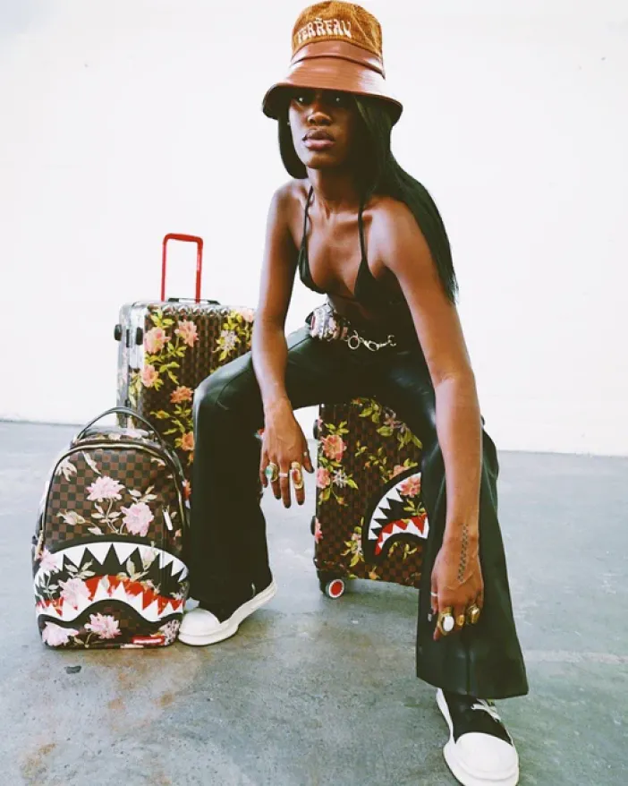 SHARKFLOWER 29.5u201d FULL-SIZE SHARKNAUTICS LUGGAGE>SPRAYGROUND Hot