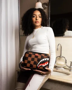 SHARKS IN PARIS VANQUISH TOILETRY BAG>SPRAYGROUND New