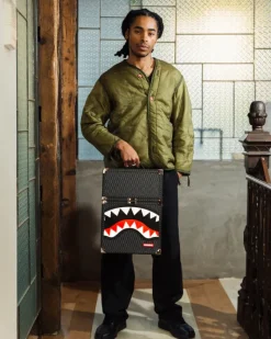 SPRAYGATTI REVV CHATURANGA SHARK 1900 BACKPACK><noscript><img width=