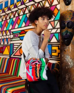 TRIPPY TAFFY LARGE SLING CROSSBODY>SPRAYGROUND