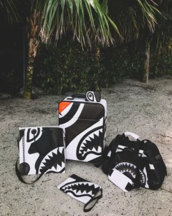 V.V.I.P. CROSSOVER CLUTCH><noscript><img width=