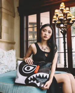 V.V.I.P. TOTE><noscript><img width=