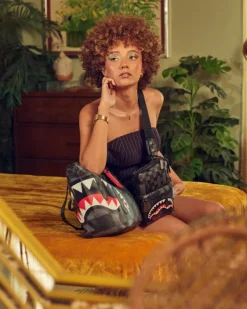XTC GREY SHARKS IN PARIS SLING>SPRAYGROUND